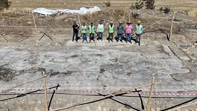 BAHÇESİNE MEYVE EKEN ÇİFTÇİ BULDU