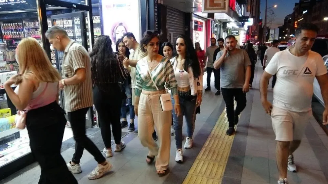 BAKAN URALOĞLU AÇIKLADI! VANLI TURİZMCİLER HEYECANLI