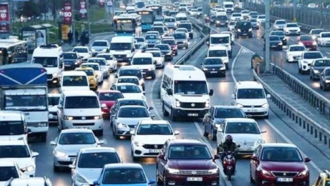 YAŞLI SÜRÜCÜLER İÇİN EHLİYET KISITLAMASI GELİYOR