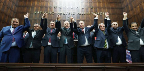 10 BELEDİYE BAŞKANI AK PARTİ'YE KATILDI