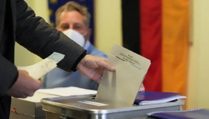 ALMANYA’DA İLK SANDIKLAR AÇILDI