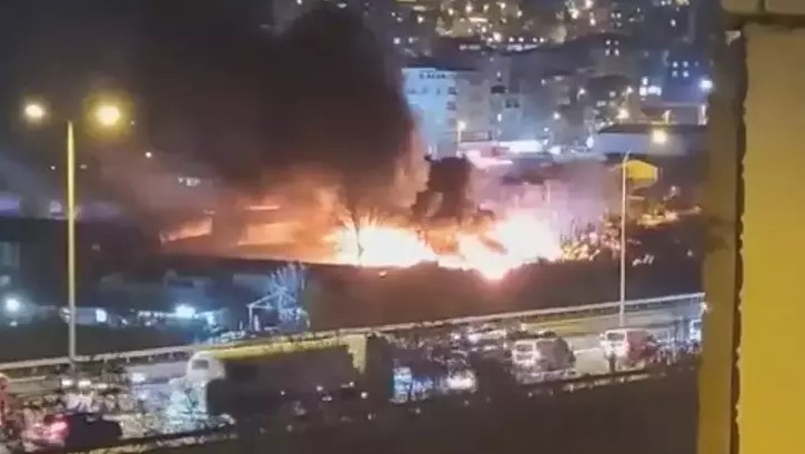 GERİ DÖNÜŞÜM TESİSİNDE YANGIN!