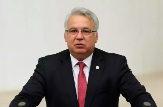 ESKİ AK PARTİ MİLLETVEKİLİ HÜSEYİN KOCABIYIK İHRAÇ EDİLDİ