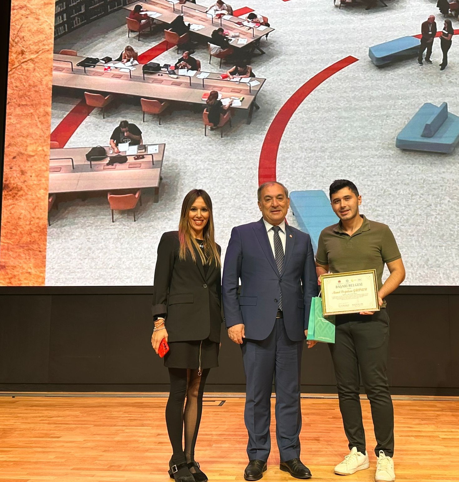 ATÜ’lü öğrenci "1. Genç Çevirmen Adayları Yarışması”nda birinci oldu