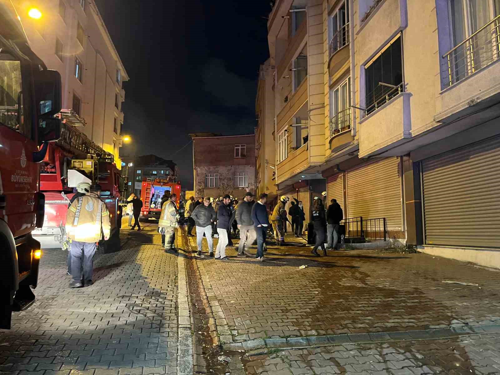 Esenyurt’ta tekstil atölyesinde yangın: Dumandan etkilenen şahsa dakikalarca kalp masajı yapıldı