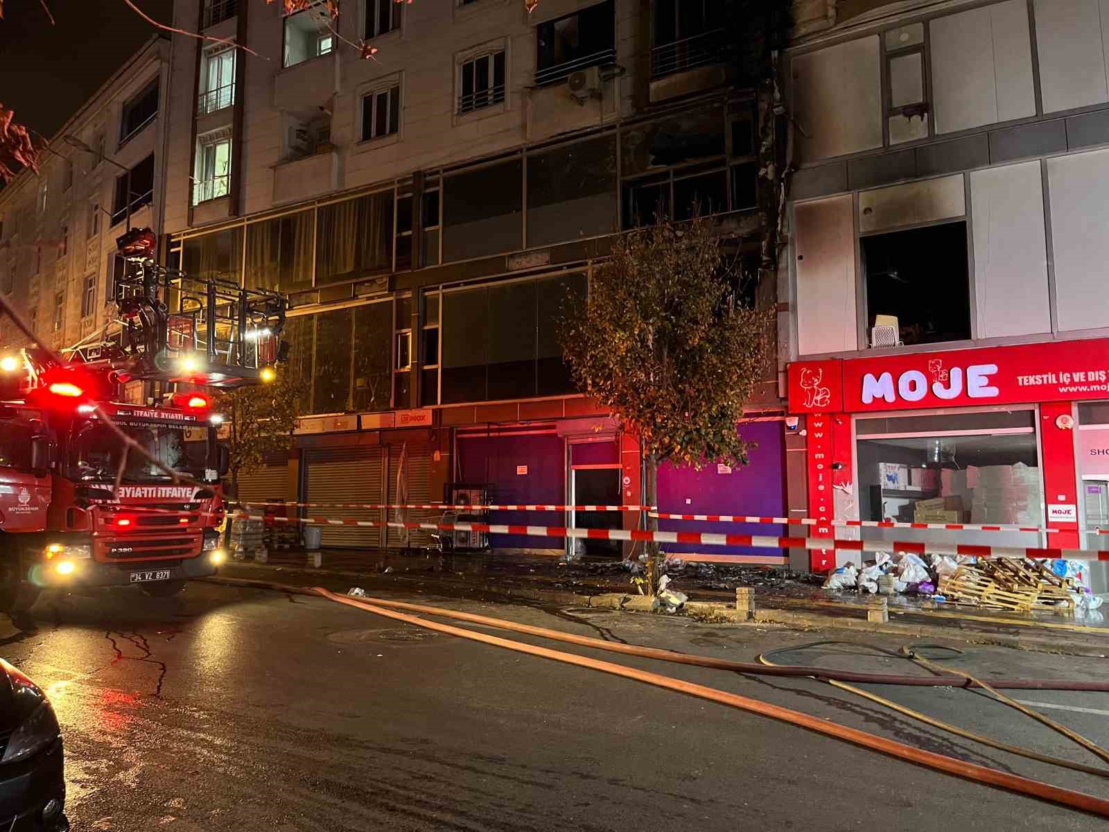 Esenyurt’ta tekstil atölyesinde yangın: Dumandan etkilenen şahsa dakikalarca kalp masajı yapıldı