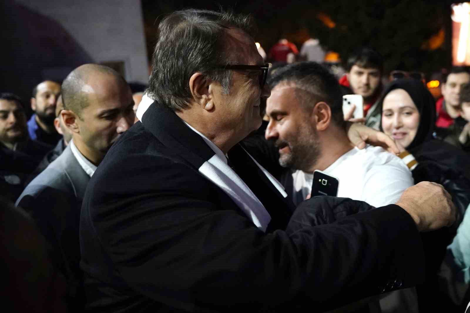 Hasan Arat, Beşiktaş Kulübü’ne veda etti