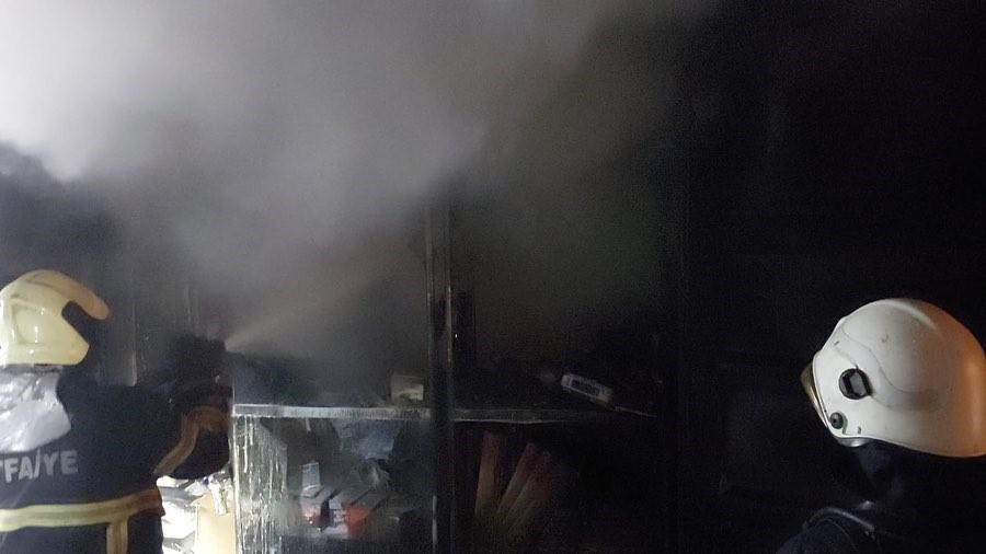 İskenderun’da yanan konteyner kullanılmaz hale geldi