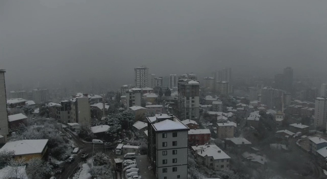 İstanbul’da kar yağışı havadan görüntülendi
