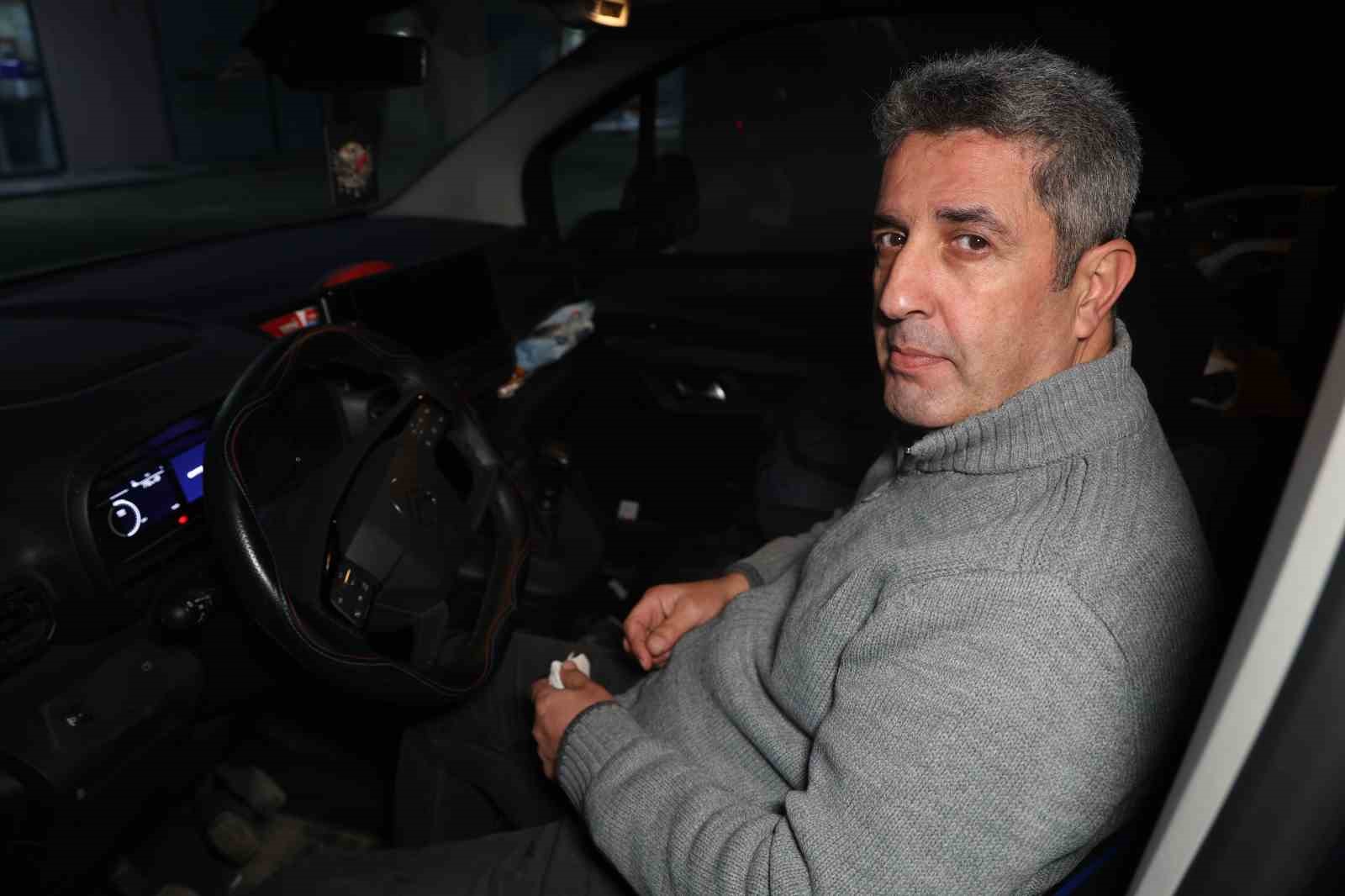 Sıfır olarak satın aldığı sıfır aracındaki lastik oyununu lastiğin patlamasıyla fark etti