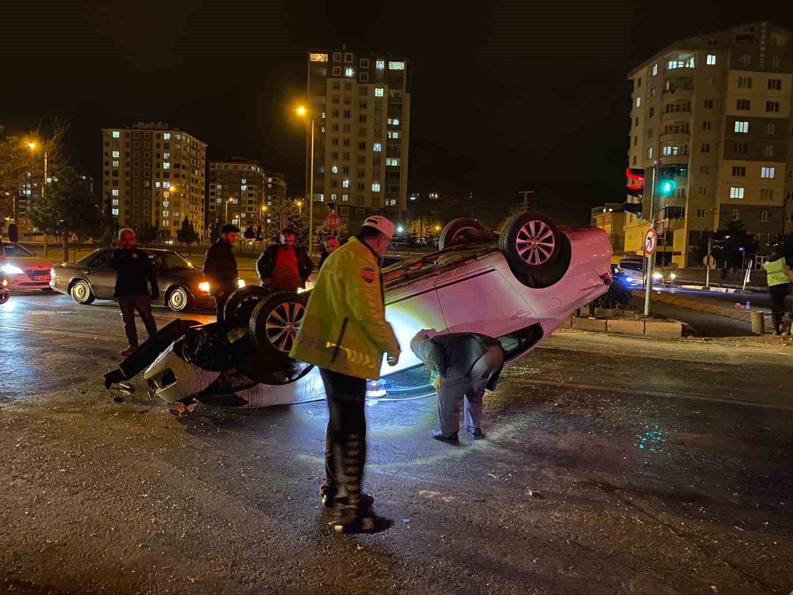 Takla atan otomobilinin kapıları zarar görmesin diye vinç getirtti