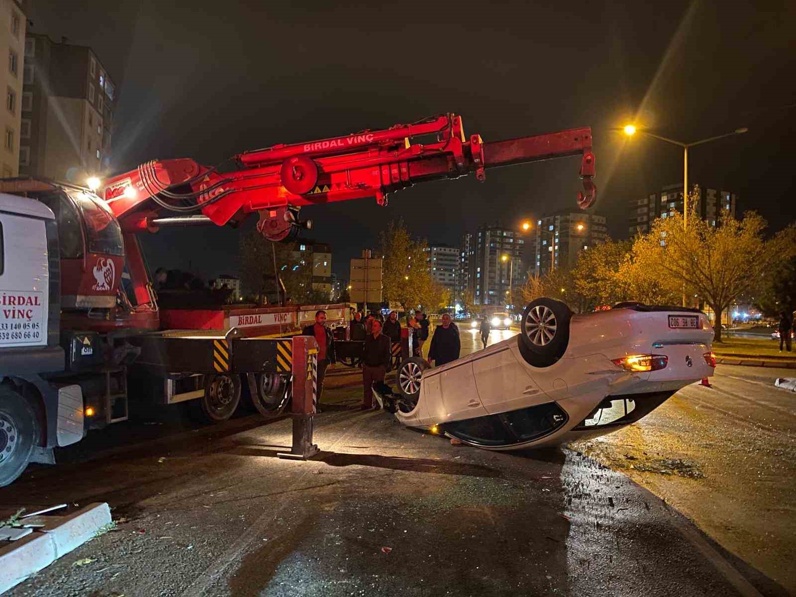 Takla atan otomobilinin kapıları zarar görmesin diye vinç getirtti