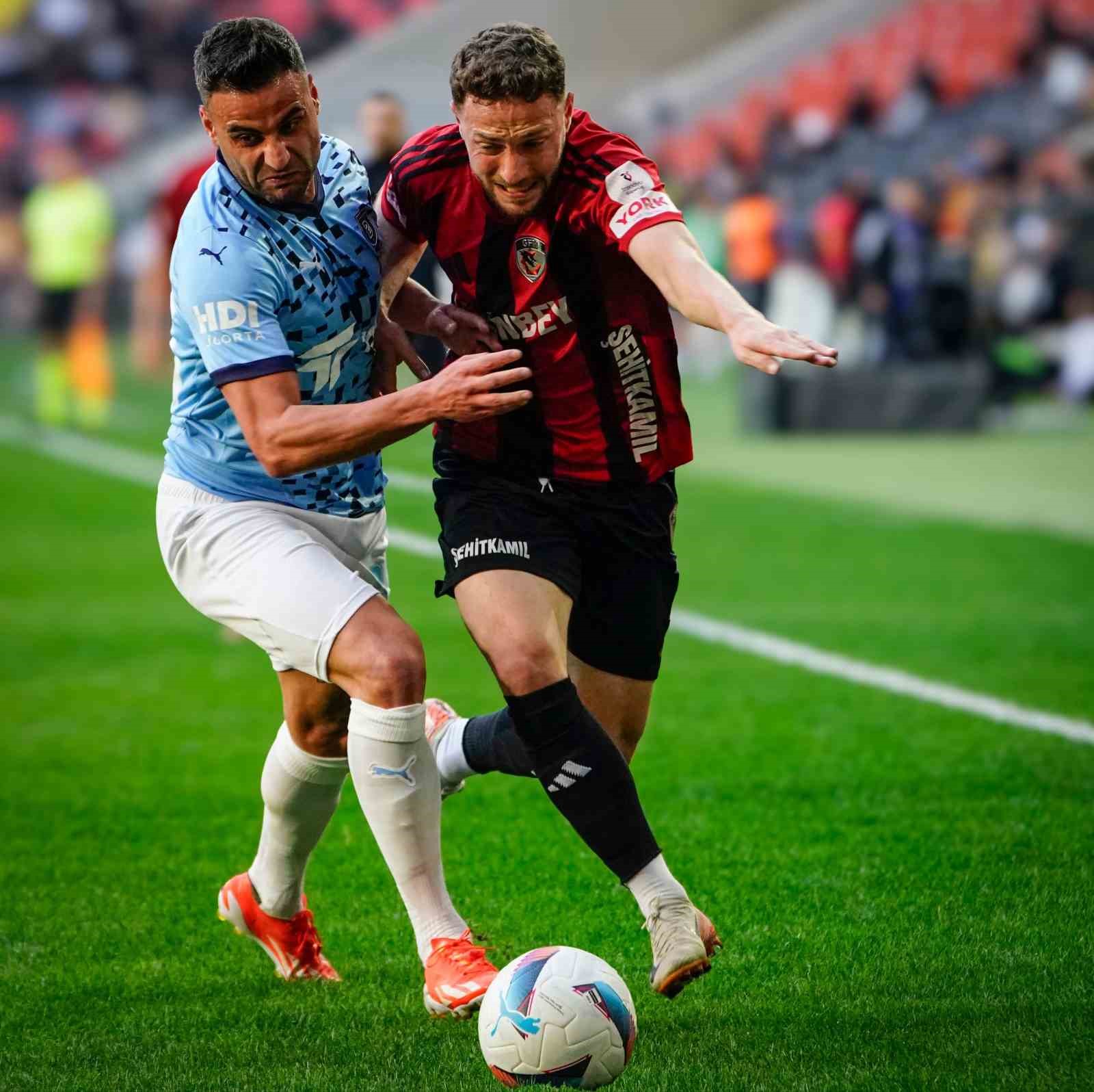 Trendyol Süper Lig: Gaziantep FK: 2 - Başakşehir: 0 (İlk yarı)
